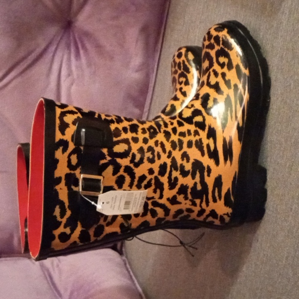 Time and Tru rain boots